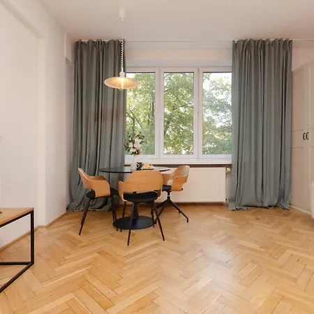 Comfortable Modern Orange Studio In By Renters Appartement