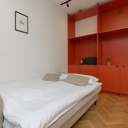 Comfortable Modern Orange Studio In By Renters Daire *